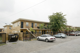 Hampton House Apartments in Miami, FL - Building Photo - Building Photo