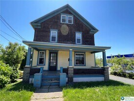 165 E Brown St in East Stroudsburg, PA - Building Photo