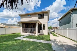 2514 W Douglas St in Tampa, FL - Building Photo - Building Photo