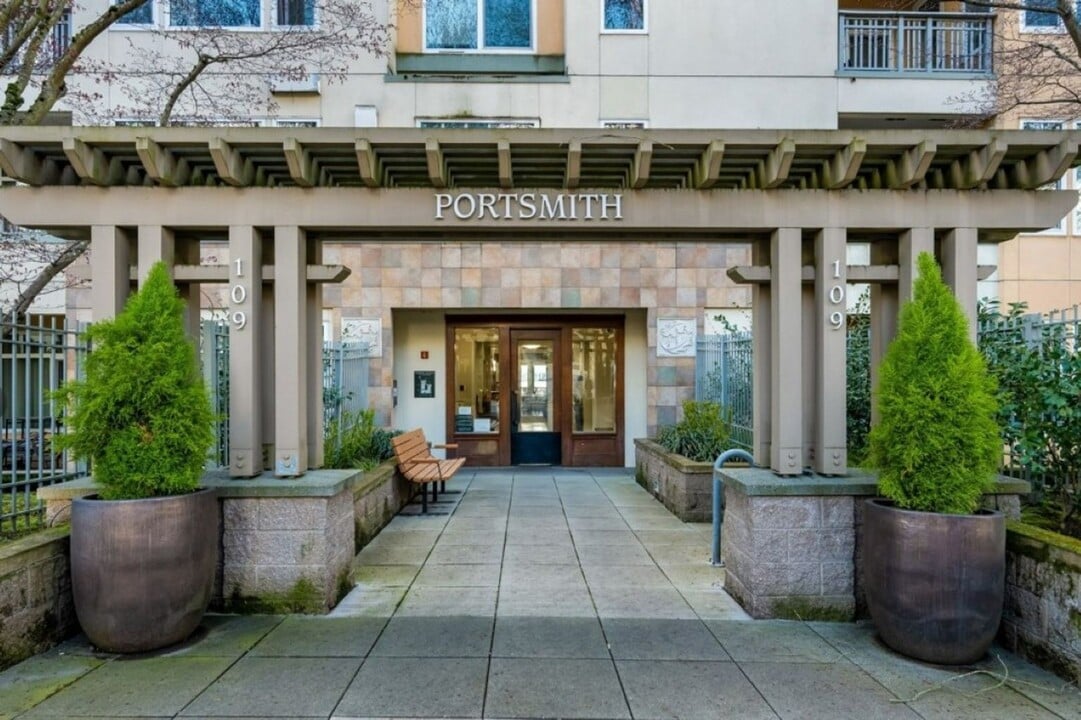 109 2nd St S in Kirkland, WA - Building Photo