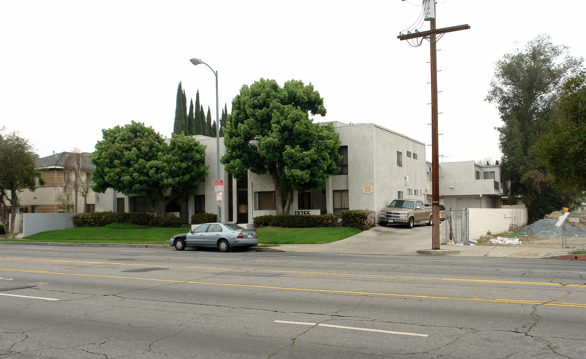 13755 Sherman Way in Van Nuys, CA - Building Photo