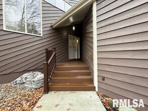 16429 N Hawthorne Ln in Mount Vernon, IL - Building Photo - Building Photo