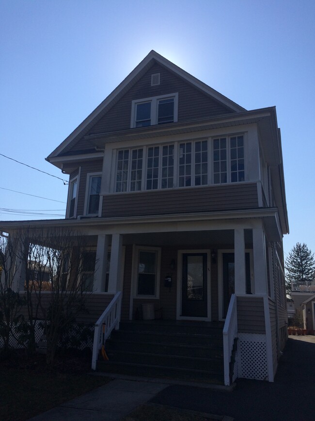 37 Whitman Ave, Unit 1 in West Hartford, CT - Building Photo - Building Photo