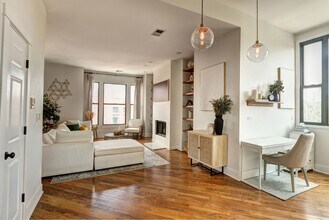 1365 W Erie St, Unit 4E in Chicago, IL - Building Photo - Building Photo