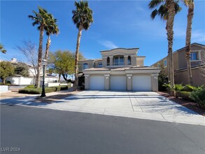 8304 Broad Peak Dr in Las Vegas, NV - Foto de edificio - Building Photo