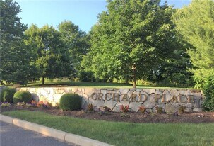 20 Orchard St in Brookfield, CT - Building Photo