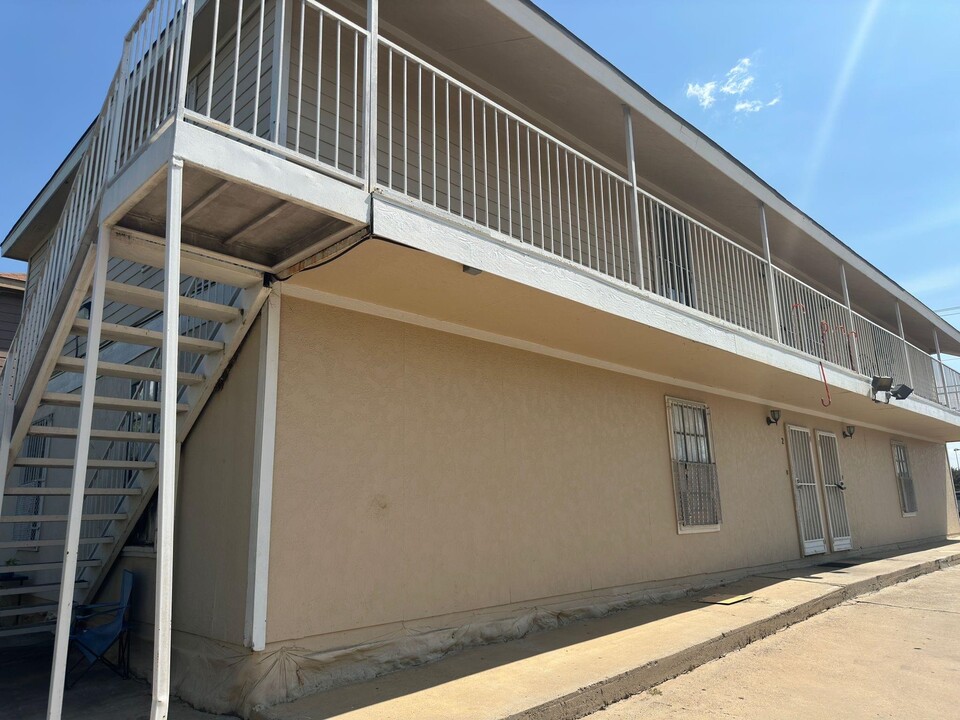 3202 Chacota St in Laredo, TX - Foto de edificio