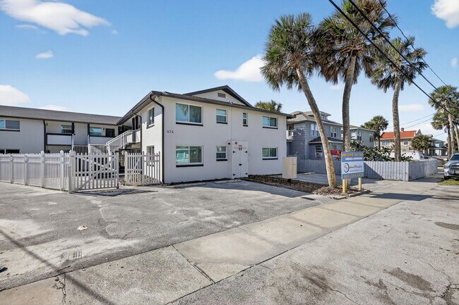 Beachside Palms @ Daytona Beach in Daytona Beach, FL - Foto de edificio - Building Photo