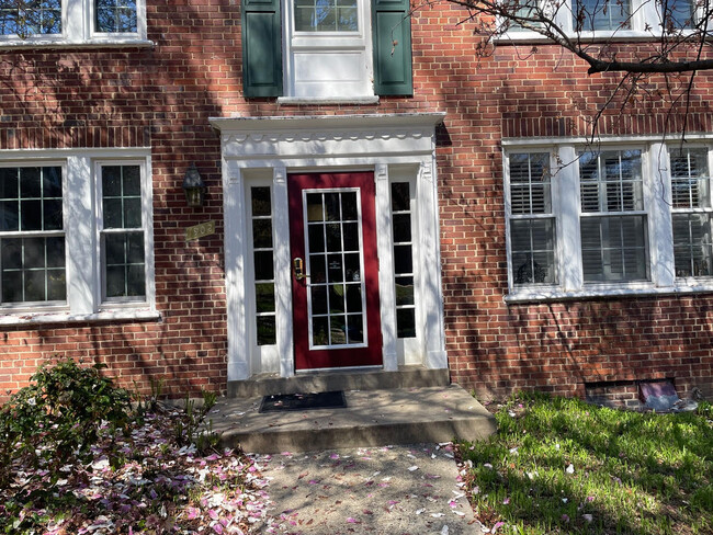 property at 1902 N Rhodes St