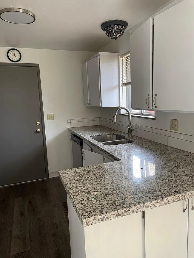 16880 SW Cambridge Ct in Beaverton, OR - Building Photo - Building Photo