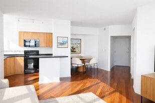 1330 West Ave in Miami Beach, FL - Building Photo