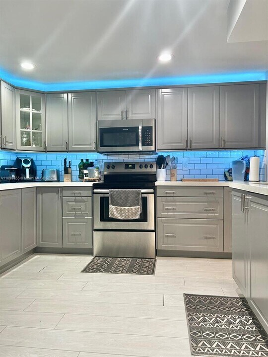 650 Tennis Club Dr in Fort Lauderdale, FL - Building Photo