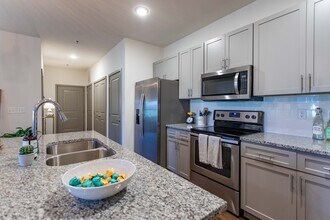 The Drake in Bowling Green, KY - Building Photo - Interior Photo