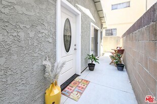 4564 W Broadway in Hawthorne, CA - Building Photo