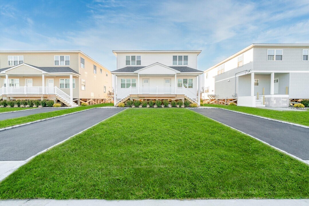2852 Ocean Ave in Seaford, NY - Building Photo