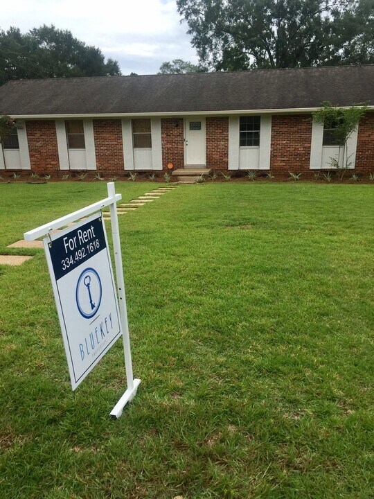 327 Homewood Ave in Troy, AL - Building Photo