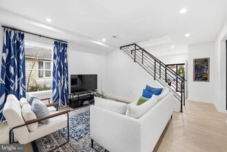 2211 Franklin St NE in Washington, DC - Building Photo - Building Photo