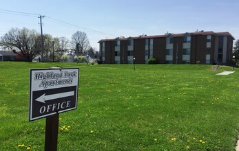 Highland Park Apartments in Dayton, OH - Building Photo - Building Photo