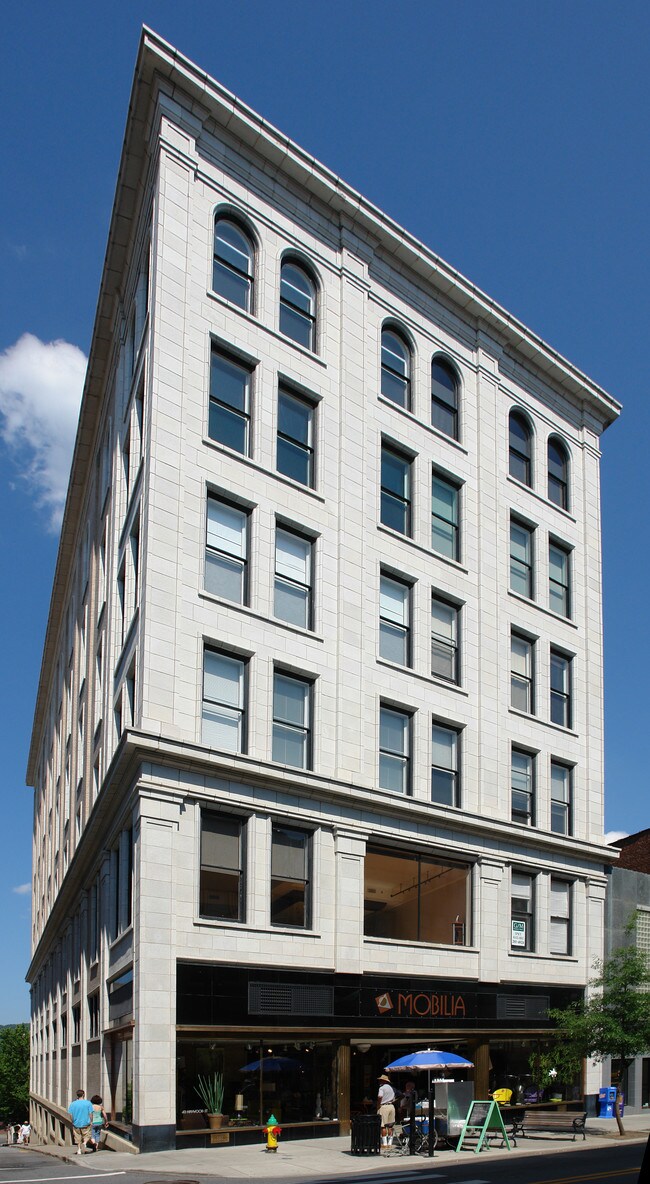 84 W Walnut St
