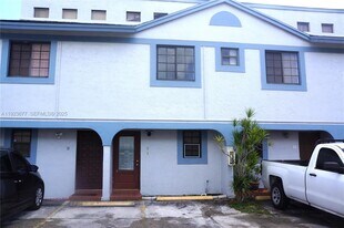 12065 SW 18th St in Miami, FL - Building Photo
