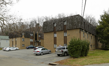 815 Charles St in Carnegie, PA - Foto de edificio - Building Photo