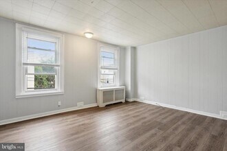 192 Dupont St in Philadelphia, PA - Building Photo - Building Photo