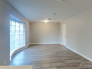 3240 Springwood Ln in Dallas, TX - Building Photo - Building Photo