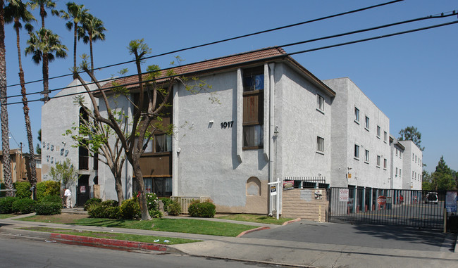 1017 W Bishop St in Santa Ana, CA - Foto de edificio - Building Photo