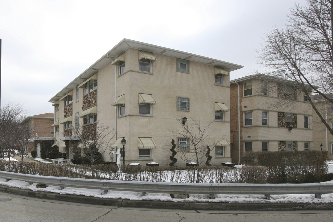 8411 W Bryn Mawr Ave in Chicago, IL - Building Photo