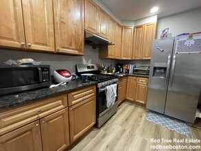 129 Cedar St, Unit 3 in Boston, MA - Building Photo - Building Photo