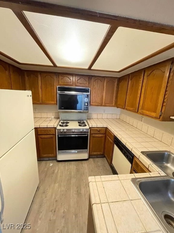property at 5709 Goldmount Ave