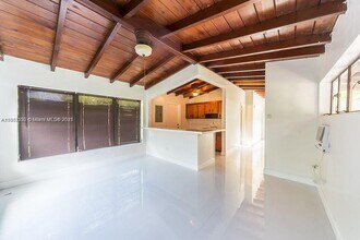 1676 NE 179th St in North Miami Beach, FL - Building Photo - Building Photo