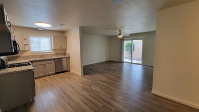 541 Arrowhead Ct in Modesto, CA - Building Photo - Building Photo