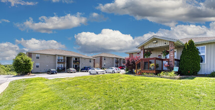 South Valley Apartments in Springfield, MO - Building Photo - Building Photo