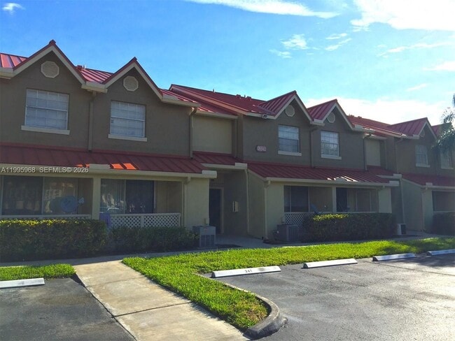 18332 NW 68th Ave in Hialeah, FL - Building Photo - Building Photo