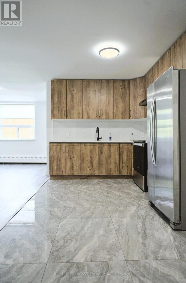 2135 Jane St in Toronto, ON - Building Photo - Building Photo