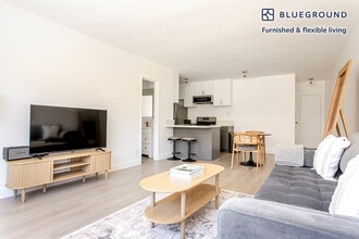 4444 Hazeltine Ave in Los Angeles, CA - Building Photo - Building Photo