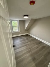 957 Springfield Rd, Unit 3 in Darby, PA - Foto de edificio - Building Photo