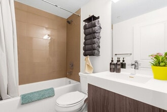 186 Jarvis St, Unit SI ID1500036P in Toronto, ON - Building Photo - Building Photo
