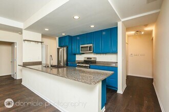 2307 W Wolfram St in Chicago, IL - Building Photo - Building Photo