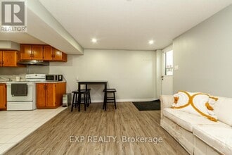 1447 Fleming Ct in Oshawa, ON - Building Photo - Building Photo