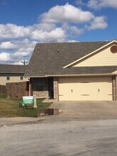 905 Dart Ct in Granbury, TX - Building Photo - Building Photo