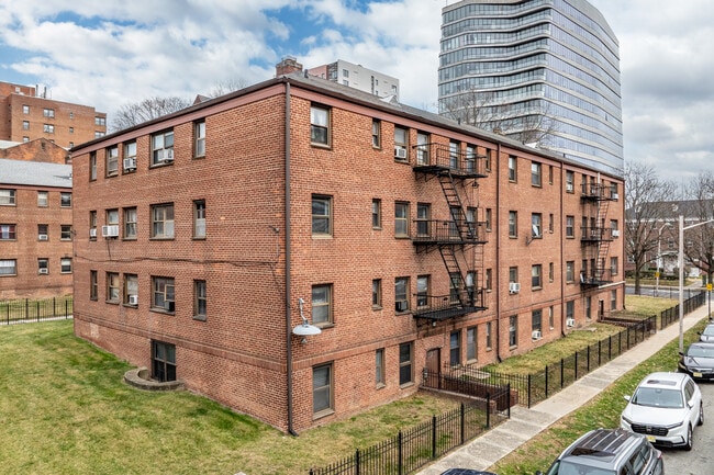 255 South Harrison in East Orange, NJ - Foto de edificio - Building Photo