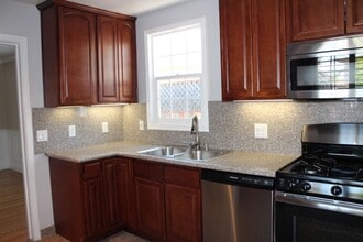 709 N Claremont St in San Mateo, CA - Building Photo - Building Photo