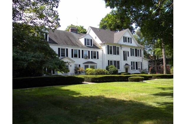 Merritt Apartments in New Canaan, CT - Foto de edificio