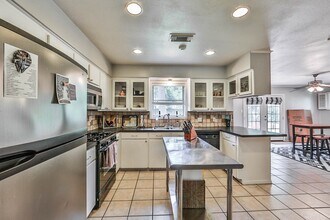 5511 Kinglet St in Houston, TX - Building Photo - Building Photo