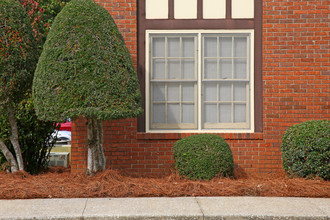 Windsor Apartments in Albany, GA - Building Photo - Building Photo