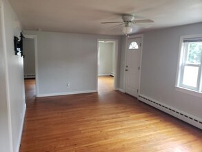 178 Spring St in Forestdale, MA - Building Photo - Building Photo