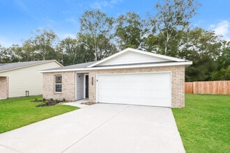 10070 Cerritos dr in Cut And Shoot, TX - Building Photo - Building Photo
