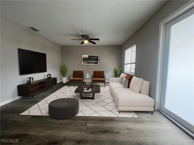 639 SE 13th Ave in Cape Coral, FL - Building Photo - Building Photo